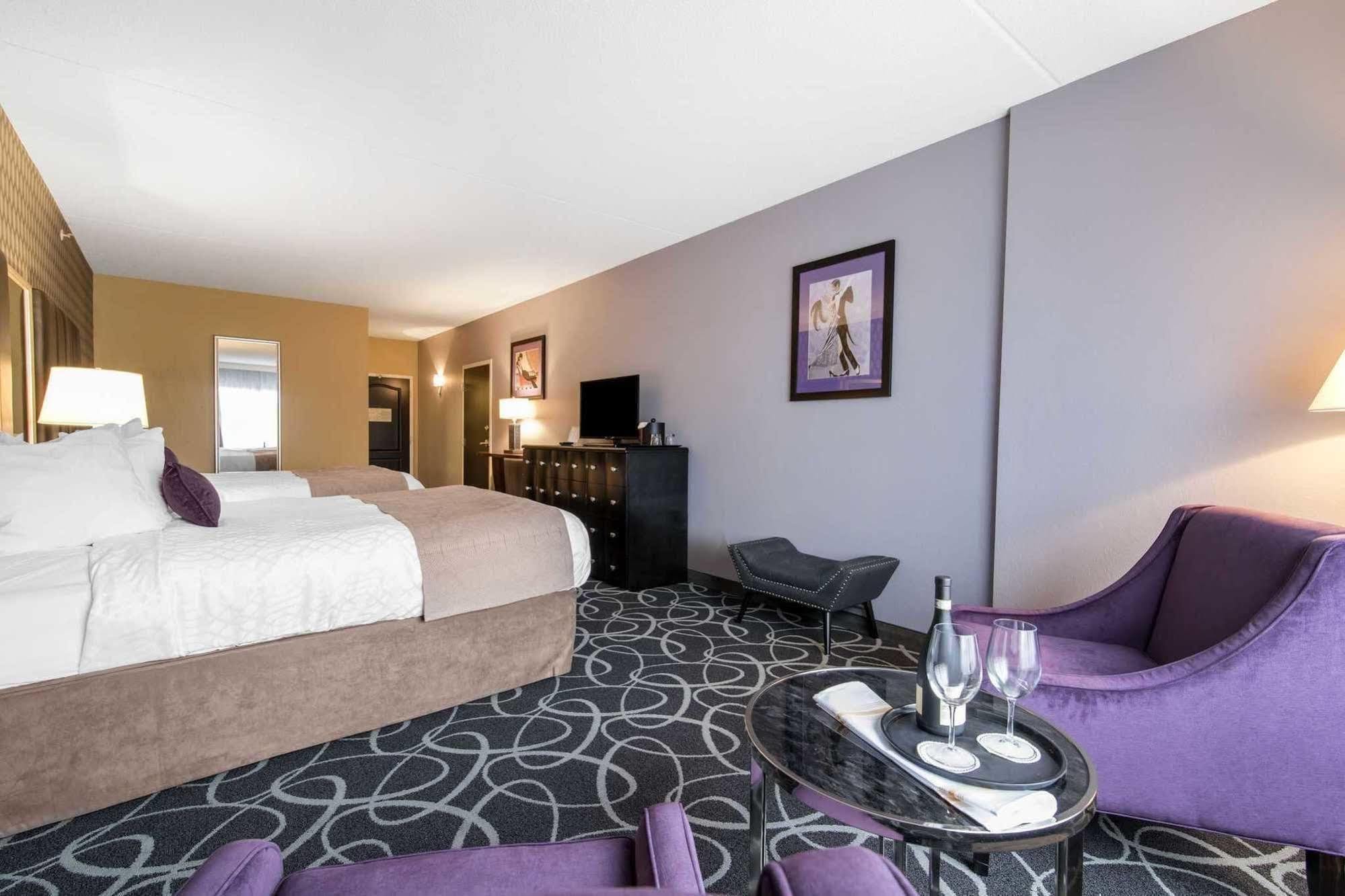 Park Manor Hotel Clifton Park Ngoại thất bức ảnh A suite at the Hotel Indigo in San Francisco